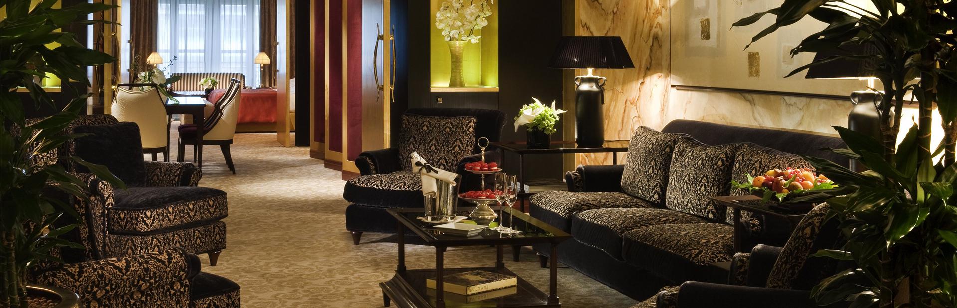 Отель Hotel Barrierre Le Fouquet в Париже
